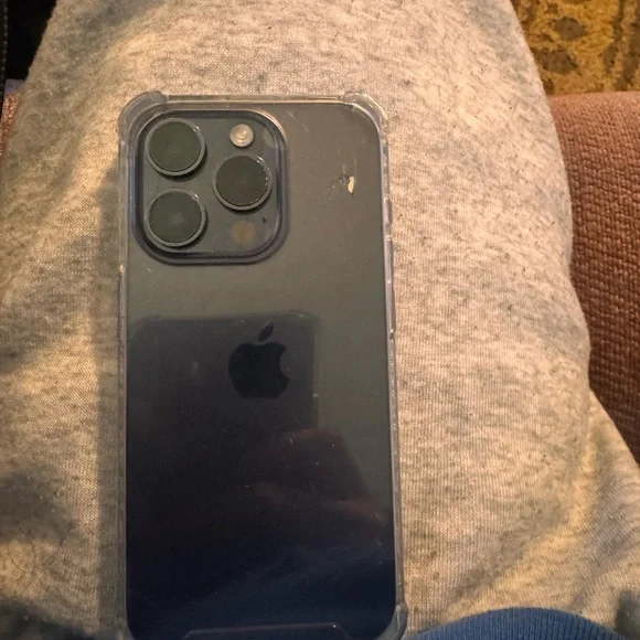 Apple iPhone in Black - Picture 3 of 4